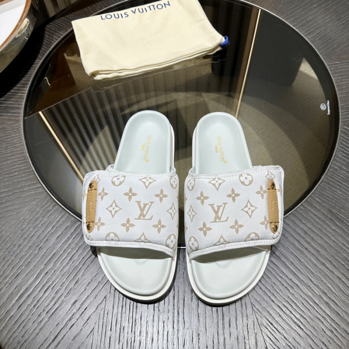 L1VV SANDALS