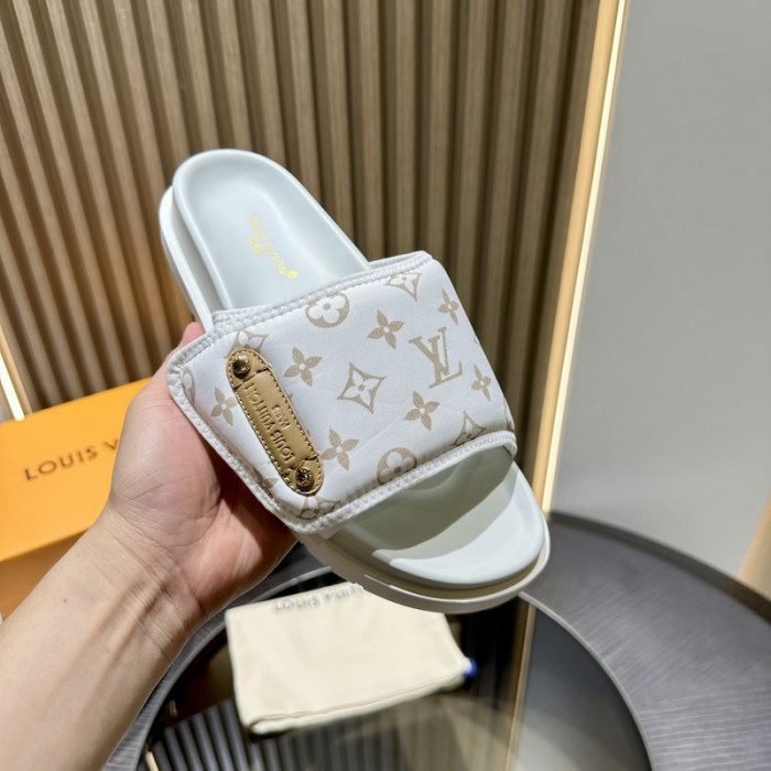 L1VV SANDALS