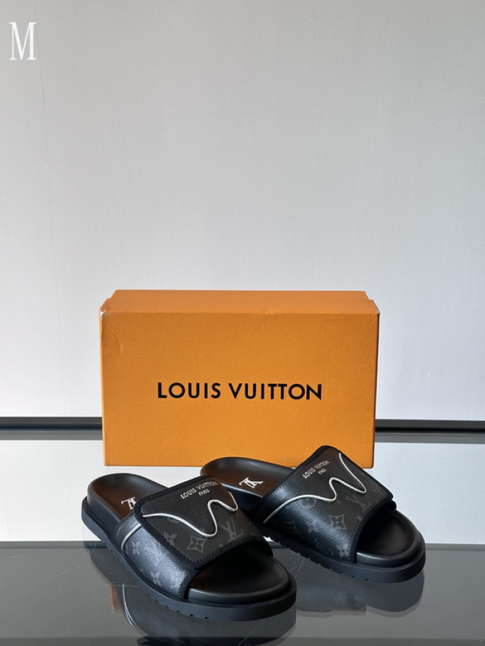 L1VV SANDALS