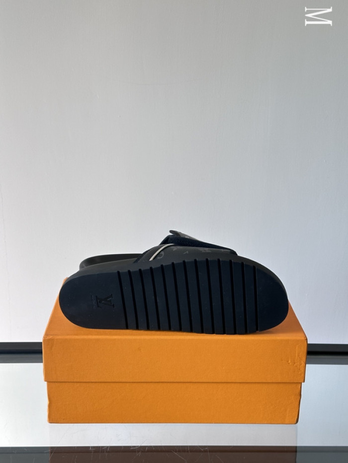 L1VV SANDALS