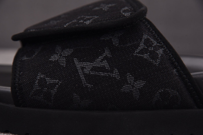 L1VV SANDALS