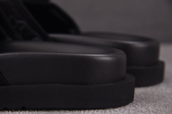 L1VV SANDALS