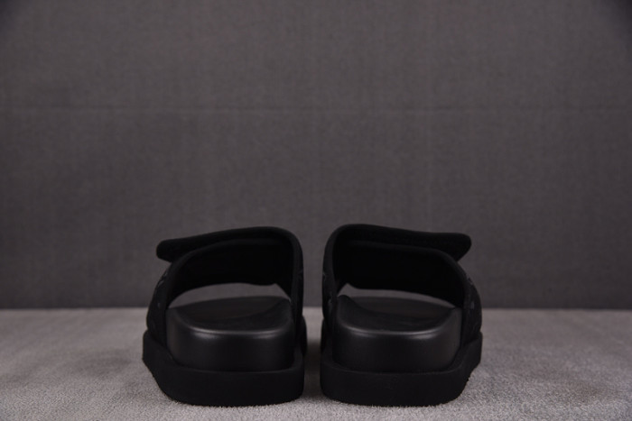 L1VV SANDALS