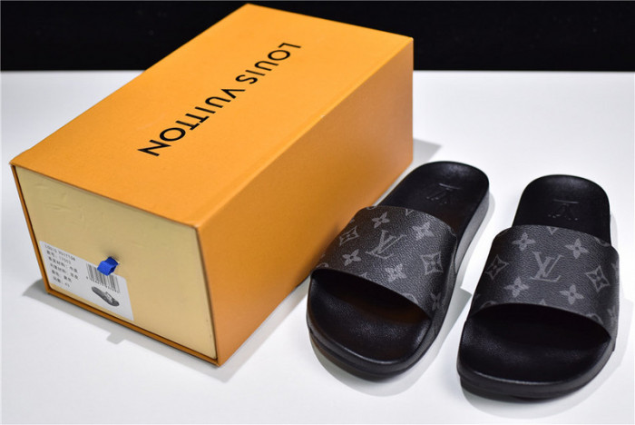 L1VV SANDALS