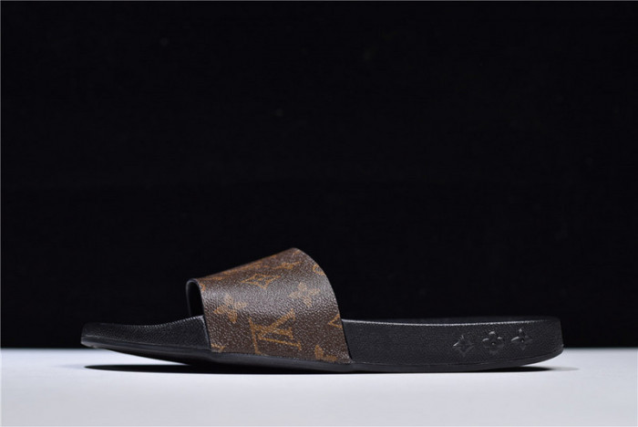 L1VV SANDALS