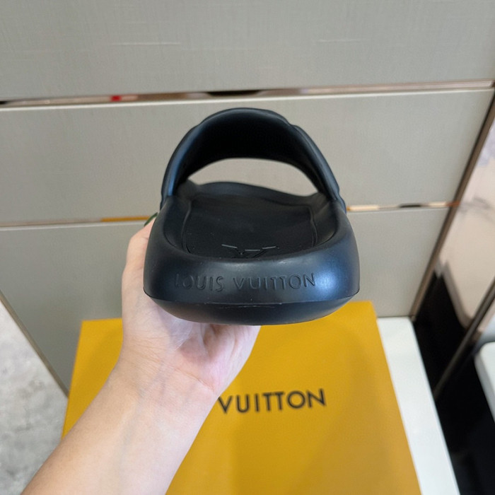 L1VV SANDALS