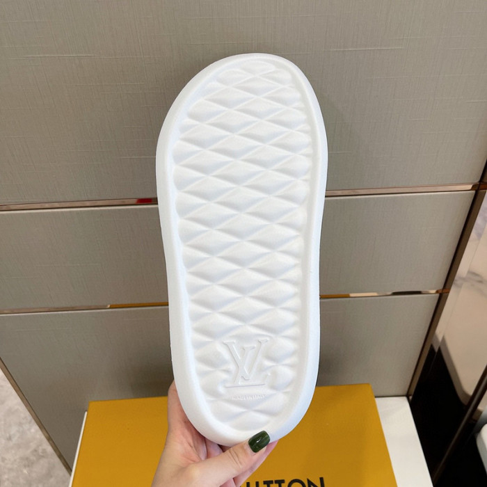L1VV SANDALS