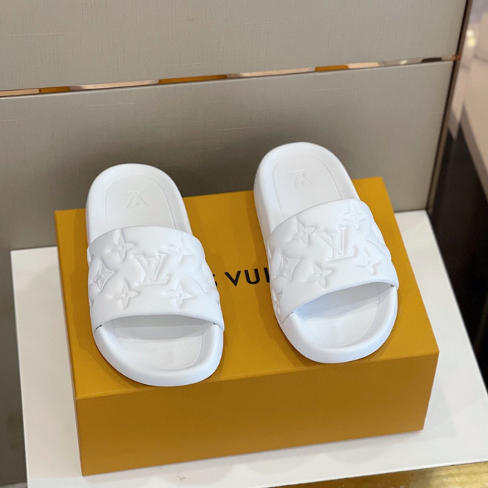 L1VV SANDALS