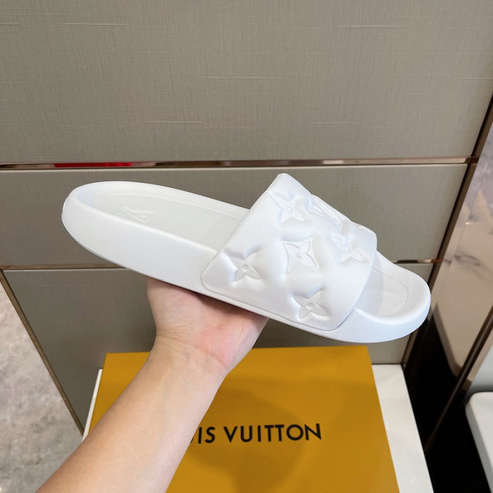 L1VV SANDALS