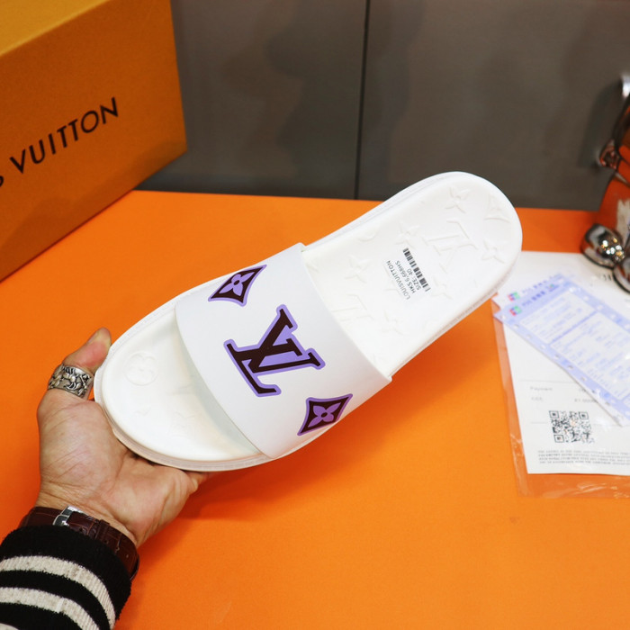 L1VV SANDALS