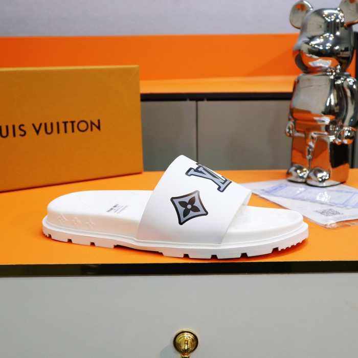 L1VV SANDALS