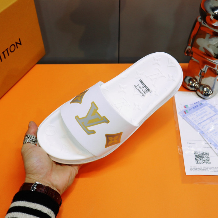 L1VV SANDALS