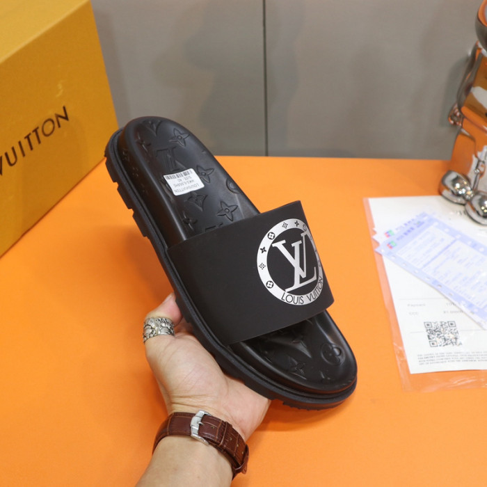 L1VV SANDALS
