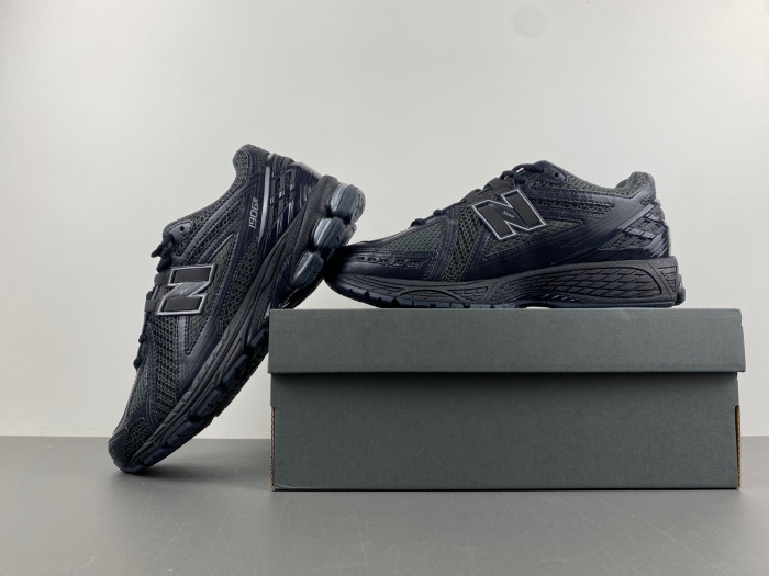 New Balance 1906R Low Black Metallic Silver M1906RJB