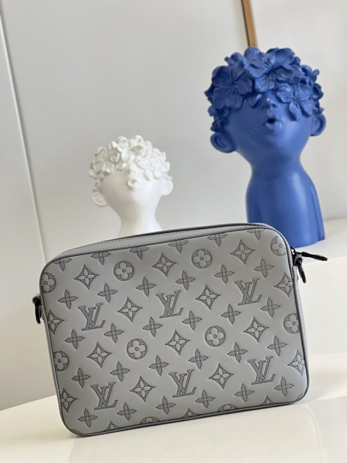 L1VV TRIO MESSENGER BAG-25 x 18.5 x 7cm
