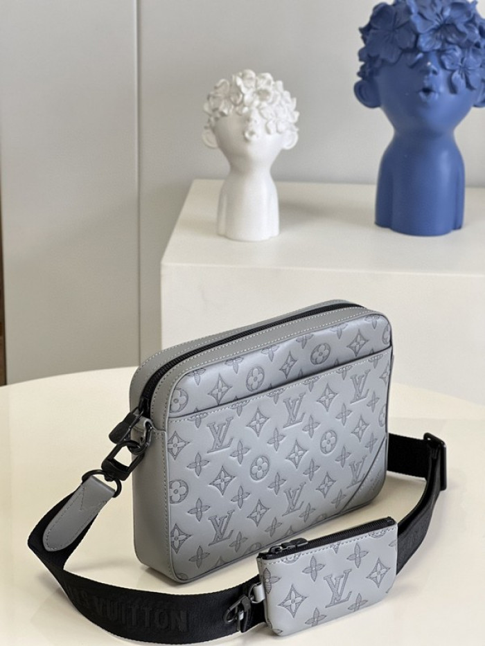 L1VV TRIO MESSENGER BAG-25 x 18.5 x 7cm