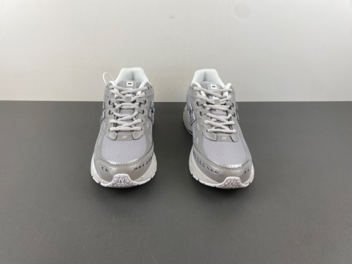 New Balance 1906W Silver Metallic U1906WFE